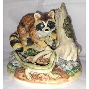 Unique Alouette Collectibles by Flambro Raccoon & Lizard on Log / Nature Base